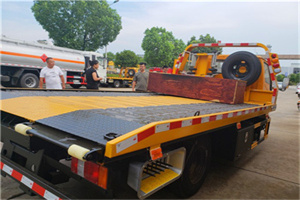 高陵附近拖车电话号码服务